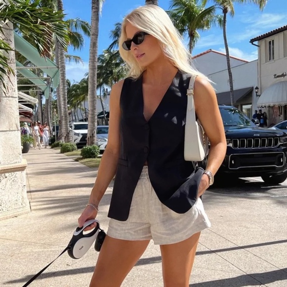 Reformation Casey Vest in Black